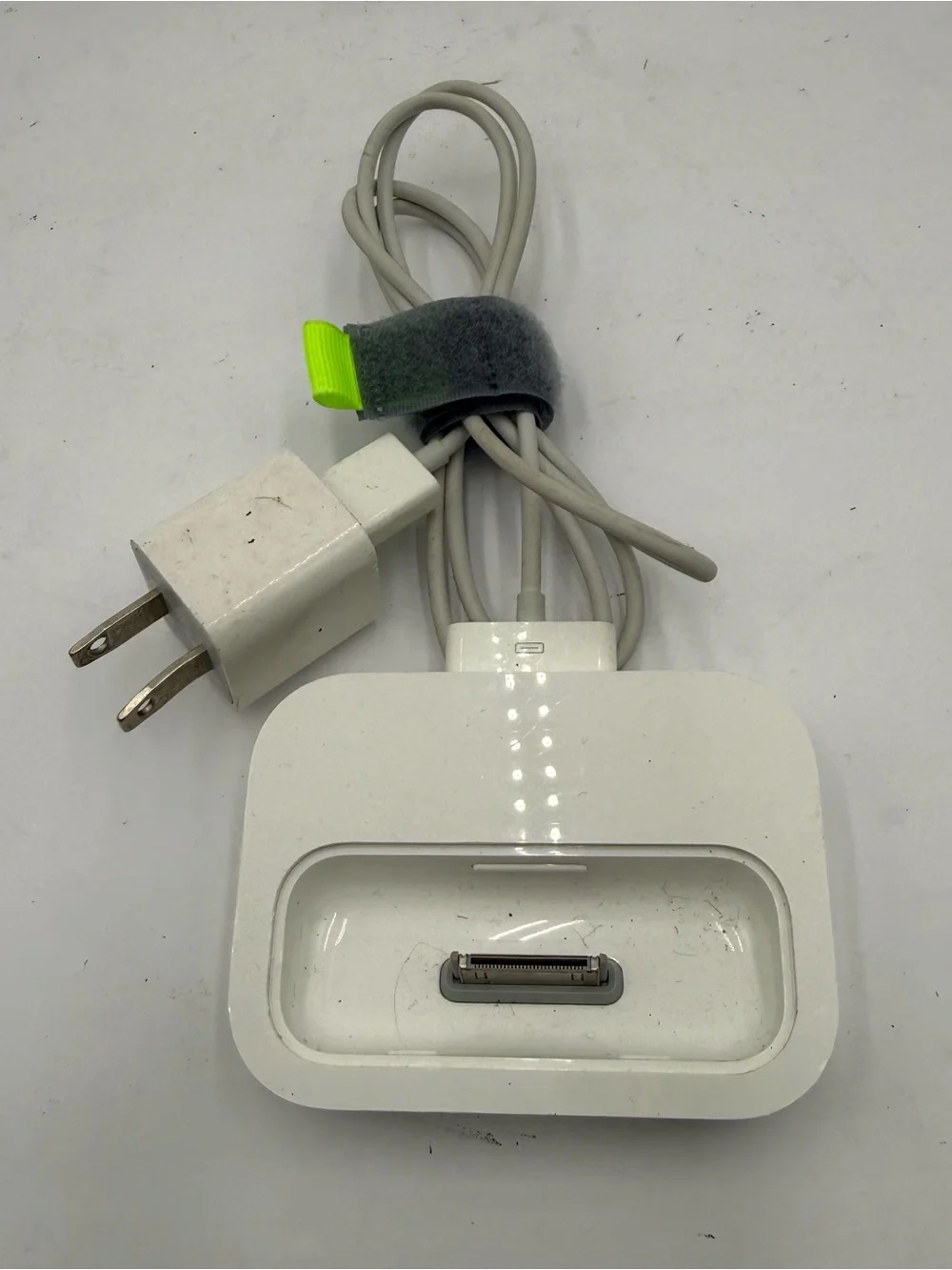 E4 Apple iPod Charging Cradle Dock A1256 White 30-Pin Connector for iPod